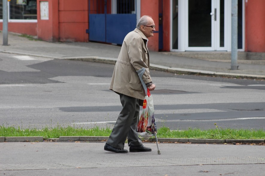 como hidratar la piel de los ancianos