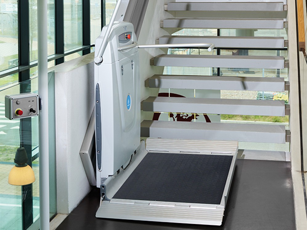 RPSP es la plataforma salvaescaleras para escaleras rectas de TK Home Solutions. Funcional y atractiva puede instalarse tanto en el interior como en el exterior de las viviendas.